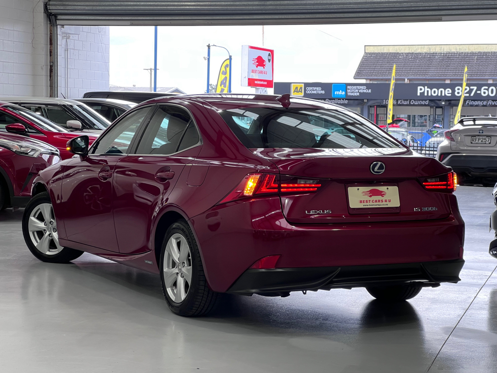 2014 Lexus is300h