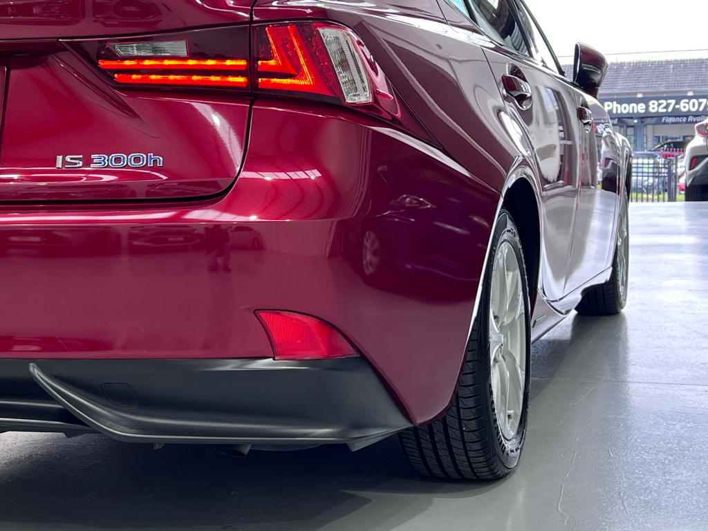 2014 Lexus is300h