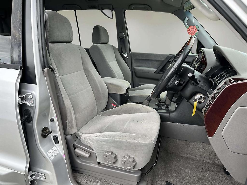 2000 Mitsubishi Pajero