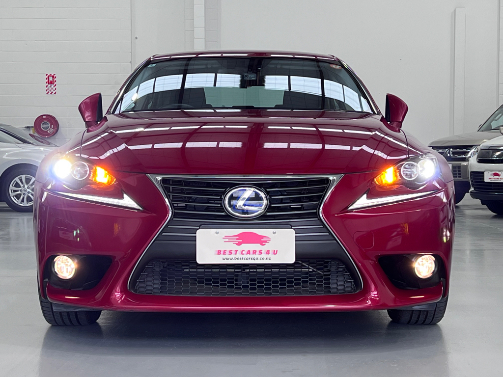 2014 Lexus is300h