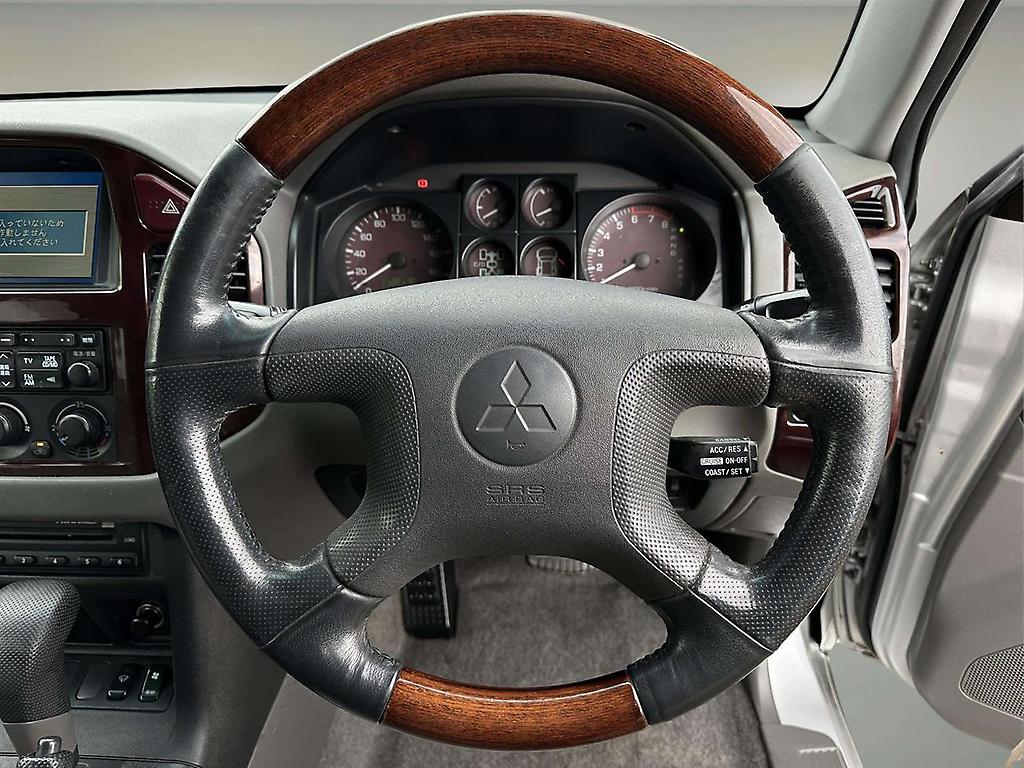 2000 Mitsubishi Pajero