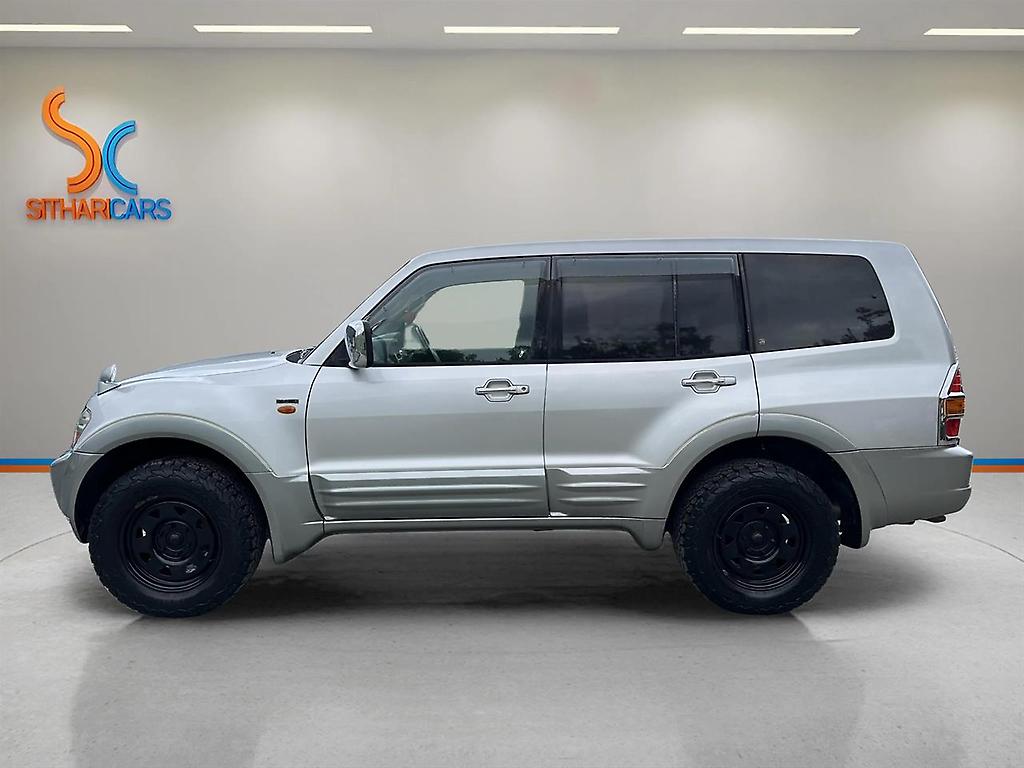 2000 Mitsubishi Pajero