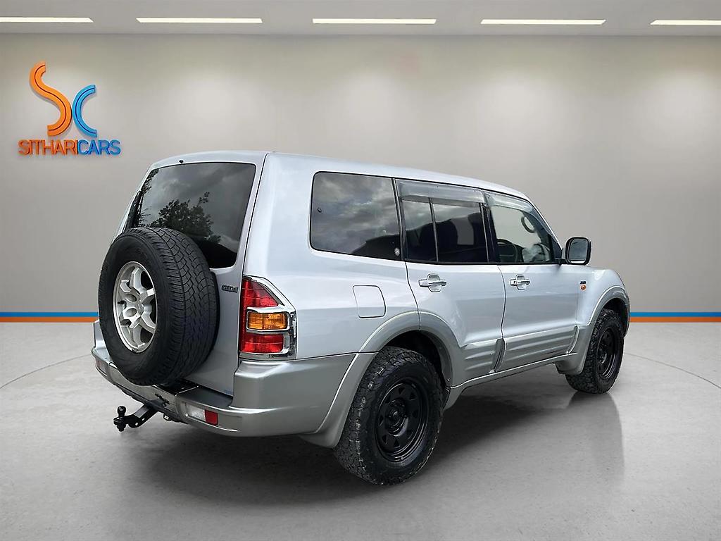 2000 Mitsubishi Pajero