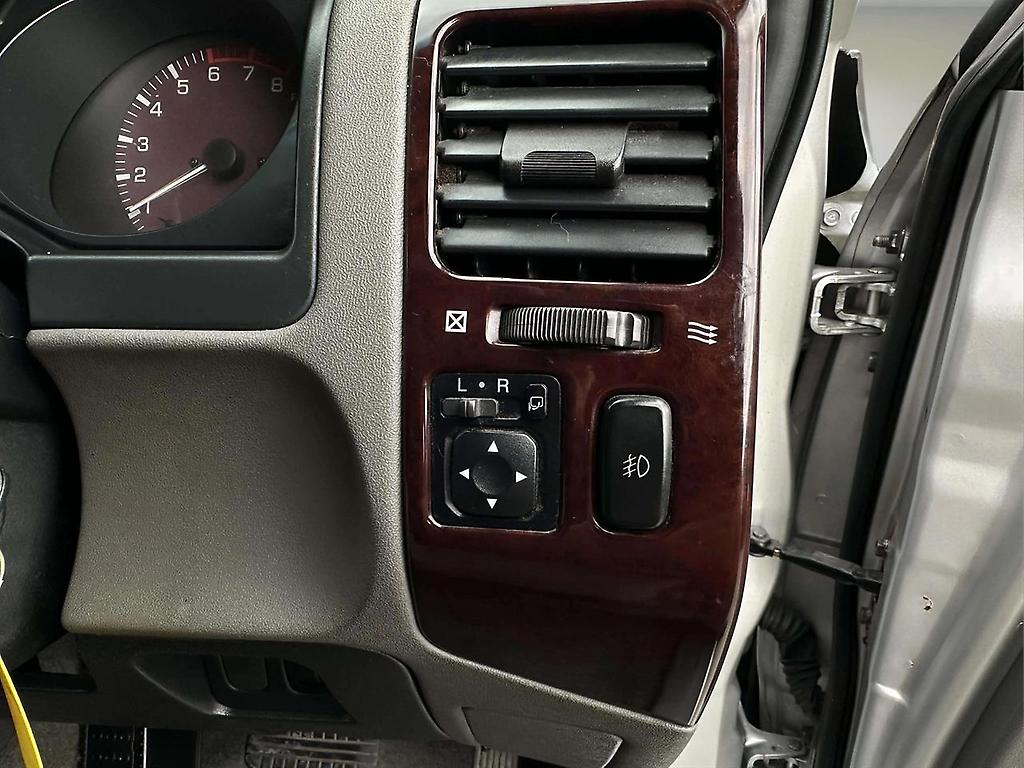 2000 Mitsubishi Pajero