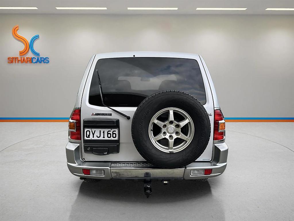 2000 Mitsubishi Pajero