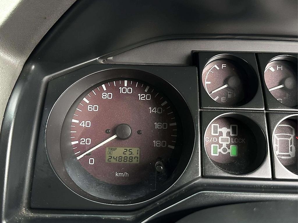 2000 Mitsubishi Pajero