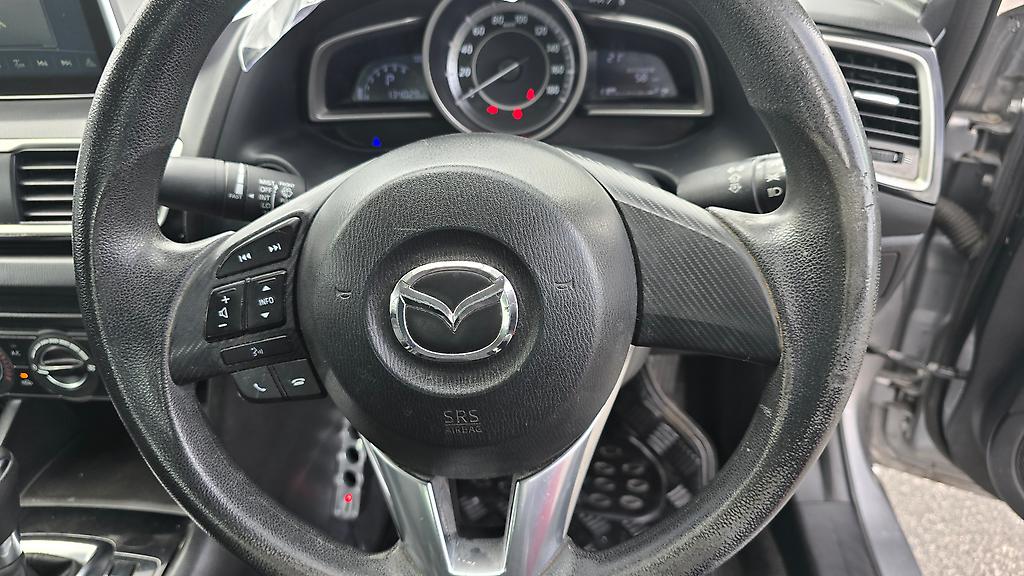 2016 Mazda Axela