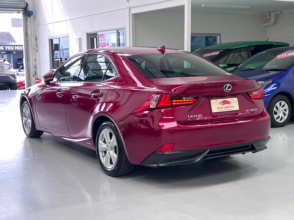 2014 Lexus is300h