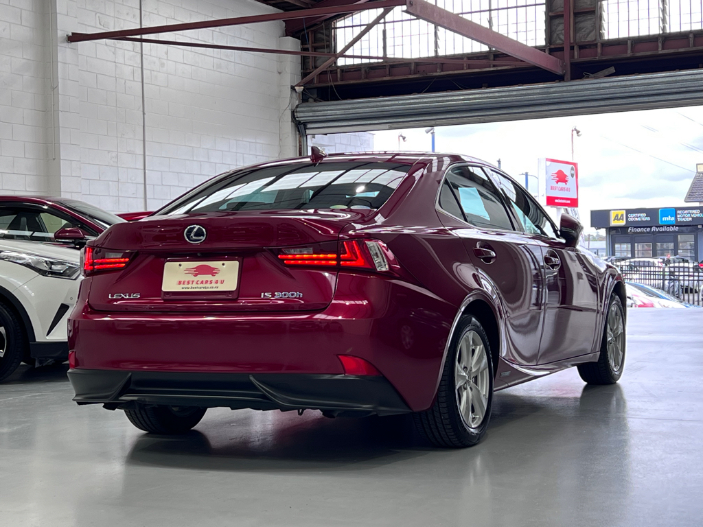 2014 Lexus is300h