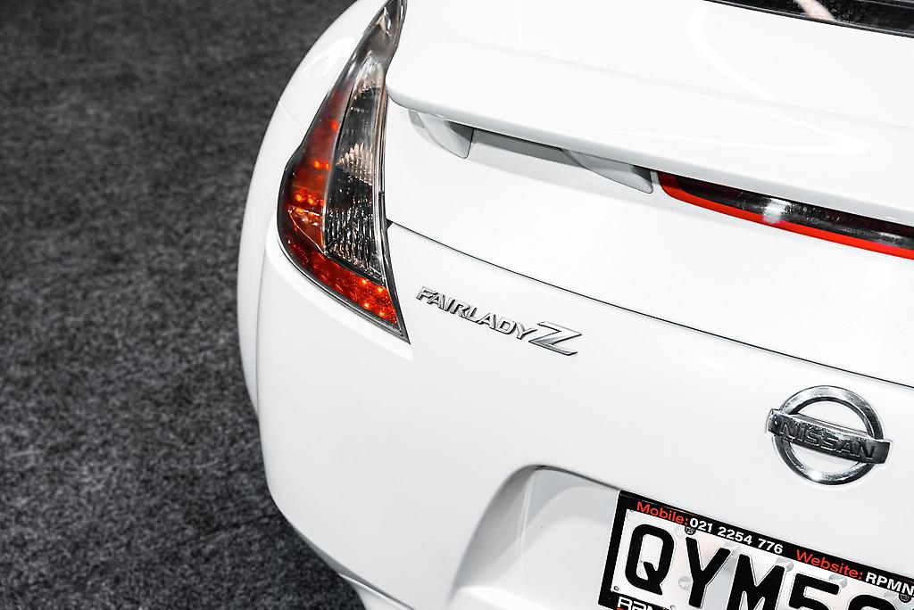 2011 Nissan Fairlady