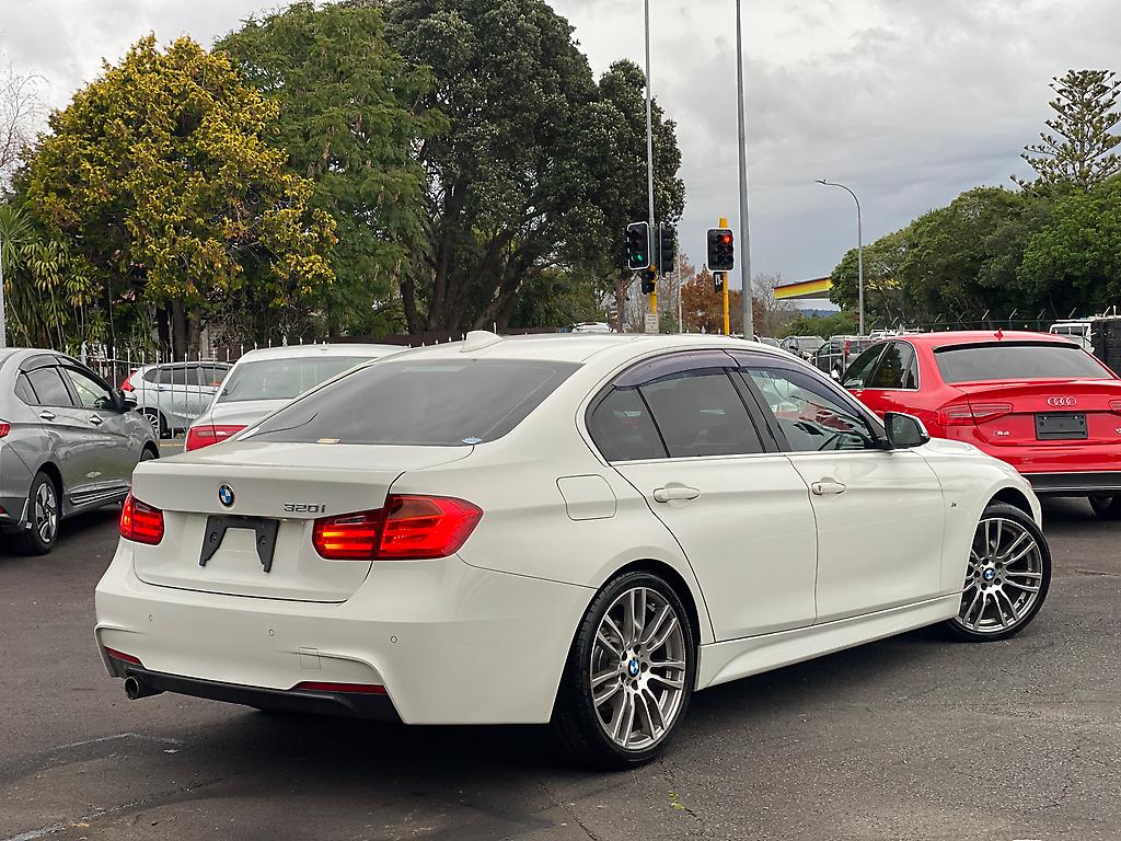 2014 BMW 320i M-sports