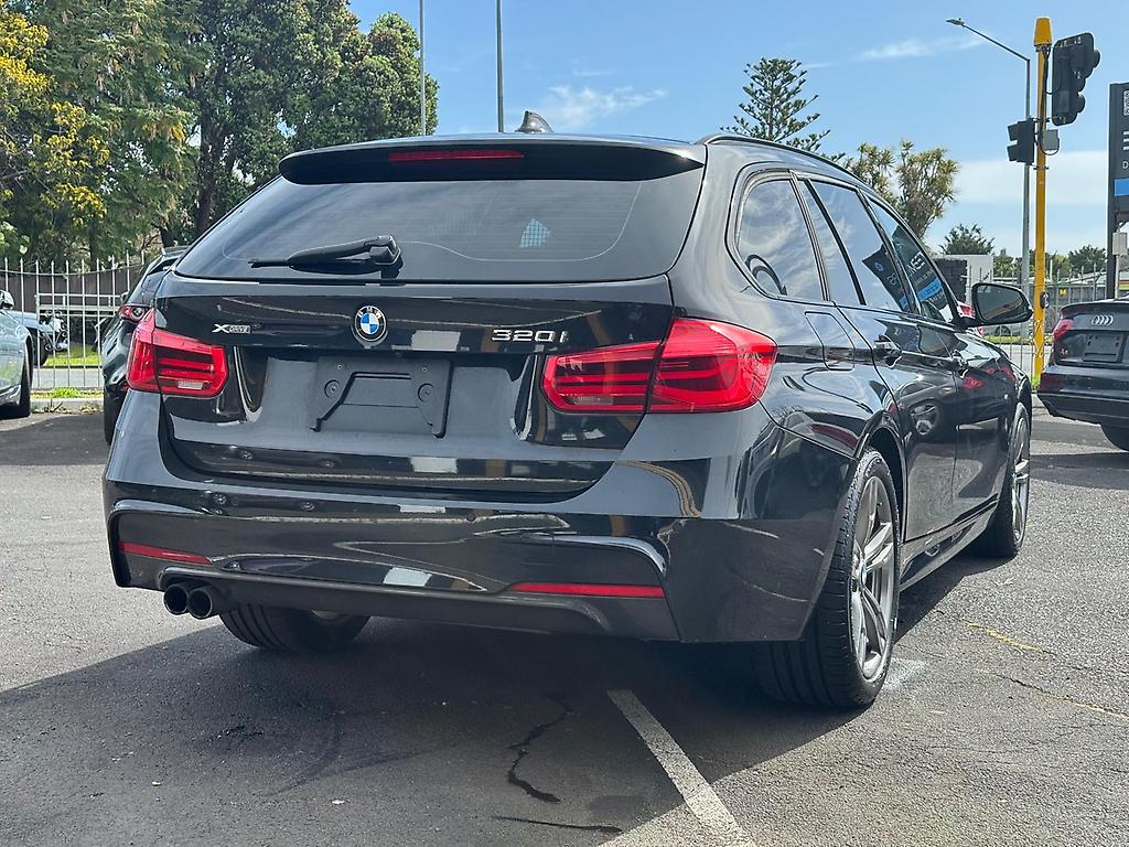 2016 BMW 320i M-sports