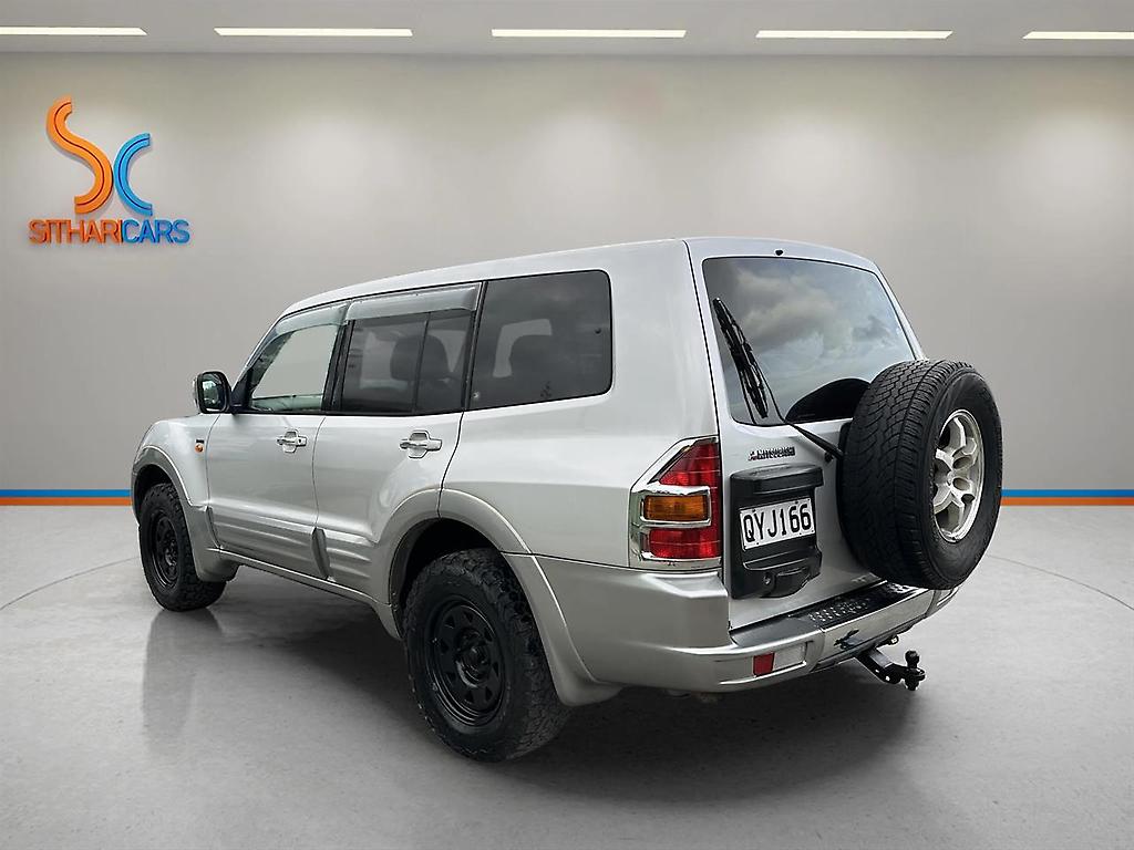 2000 Mitsubishi Pajero