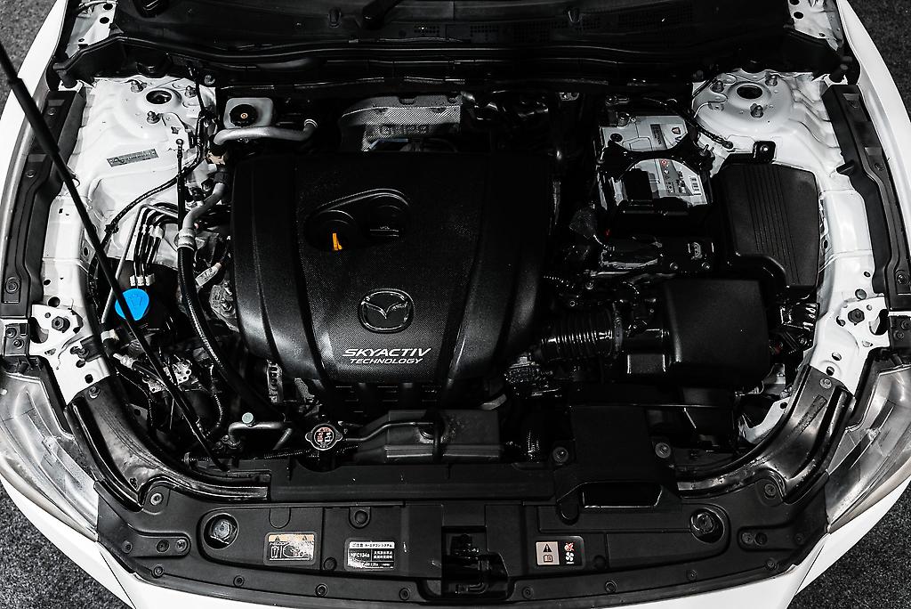 2013 Mazda Atenza