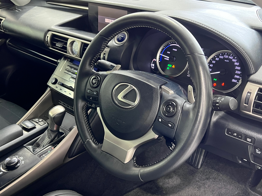 2014 Lexus is300h