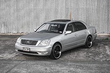 111,000 Km, Sedan, 4292 cc, Petrol engine, Automatic