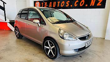 213,824 Km, Hatchback, 1330 cc, Petrol engine, Automatic