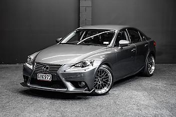 70,000 Km, Sedan, 2500 cc, Petrol engine, Tiptronic
