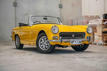 9,785 Km, Convertible, 1275 cc, Petrol engine, Automatic