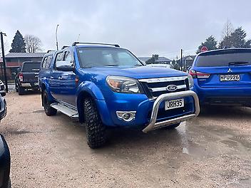 215,242 Km, Utility, 2953 cc, Diesel engine, Automatic