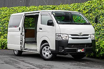 151,925 Km, Van, 2800 cc, Diesel engine, Automatic