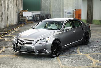 140,000 Km, Sedan, 4608 cc, Petrol engine, Automatic