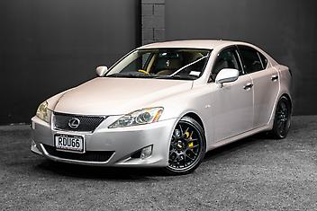 120,000 Km, Sedan, 2499 cc, Petrol engine, Tiptronic