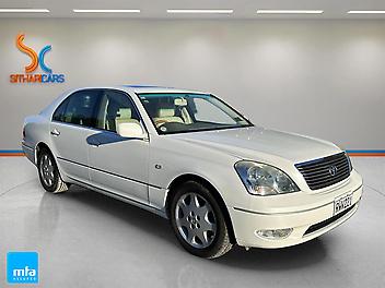 70,980 Km, Sedan, 4292 cc, Petrol engine, Auto