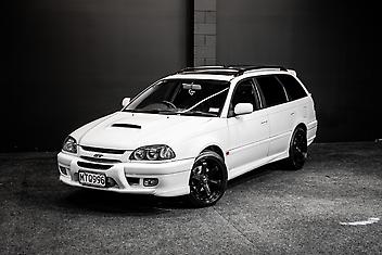 143,000 Km, Station Wagon, 1990 cc, Petrol engine, Automatic