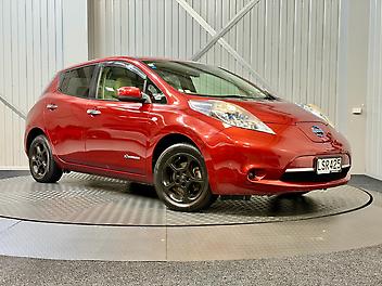 143,600 Km, Hatchback, 80 cc, Electric engine, Automatic