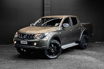 188,000 Km, Ute, 2442 cc, Diesel engine, Manual