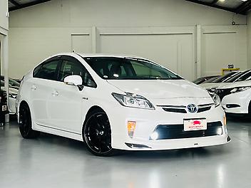 106,610 Km, Sedan, 1797 cc, Hybrid engine, Automatic