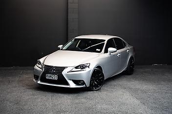 70,568 Km, Sedan, 2493 cc, Hybrid engine, Automatic