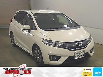 102,456 Km, Hatchback, 1500 cc, Hybrid (Electricity) engine, Automatic