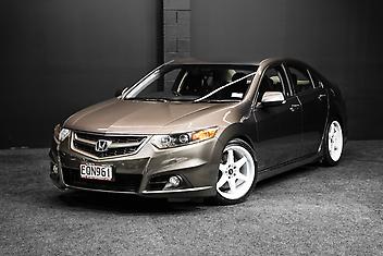 144,000 Km, Sedan, 2354 cc, Petrol engine, Tiptronic