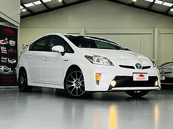 117,360 Km, Hatchback, 1797 cc, Hybrid engine, Automatic