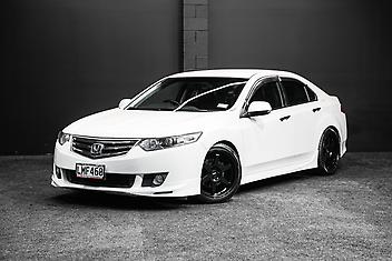 208,000 Km, Sedan, 2350 cc, Petrol engine, Tiptronic