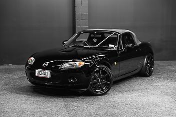 143,000 Km, Convertible, 1990 cc, Petrol engine, Manual