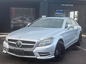 102,000 Km, Sedan, 3500 cc, Petrol engine, Automatic