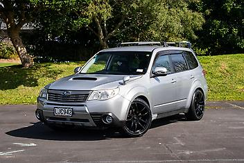 179,000 Km, RV-SUV, 1990 cc, Petrol engine, Manual