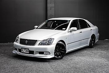 94,000 Km, Sedan, 3450 cc, Petrol engine, Tiptronic
