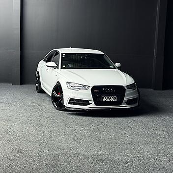 105,000 Km, Sedan, 2770 cc, Petrol engine, Automatic