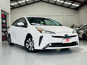 79,657 Km, Sedan, 1797 cc, Hybrid engine, Automatic