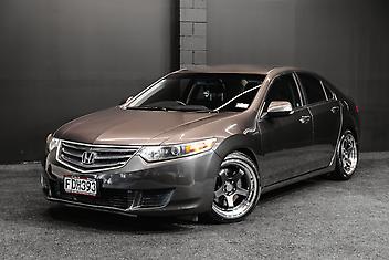 156,000 Km, Sedan, 2354 cc, Petrol engine, Automatic