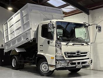 156,000 Km, Truck - Tip Truck, 5120 cc, Diesel engine, Manual