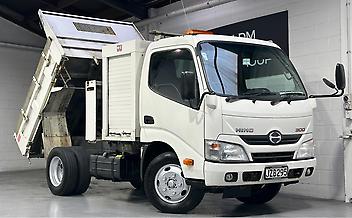 220,502 Km, Truck - Tip Truck, 4009 cc, Diesel engine, 5 Speed Manual