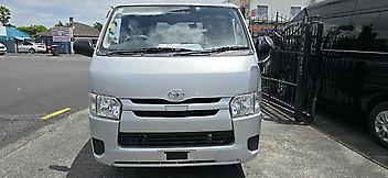 87,000 Km, Commercial Van, 2800 cc, Diesel engine, Automatic