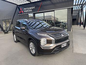 121,296 Km, RV/SUV, 2488135 cc, Petrol engine, CVT
