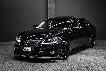 89,000 Km, Sedan, 3456 cc, Hybrid engine, Tiptronic