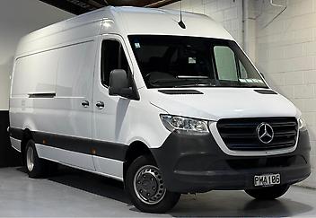 117,000 Km, Van, 2143 cc, Diesel engine, AT